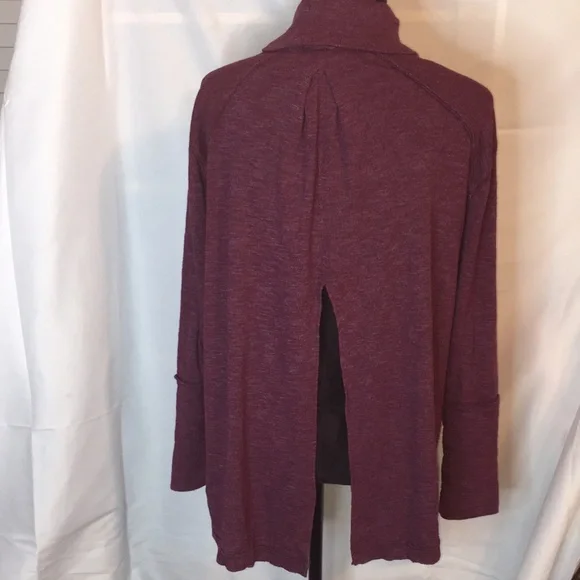 We The Free split back maroon turtle neck . Medium - Picture 5 of 6
